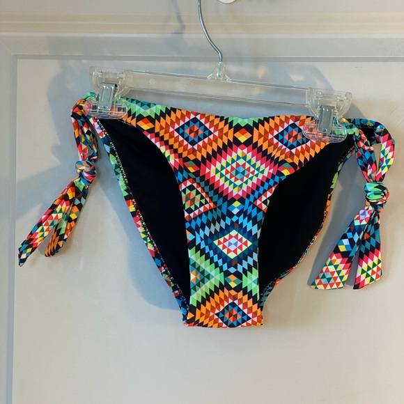 Rae Aztec Adjustable Tie Sides Bikini bottom, size Small - Picture 4 of 8